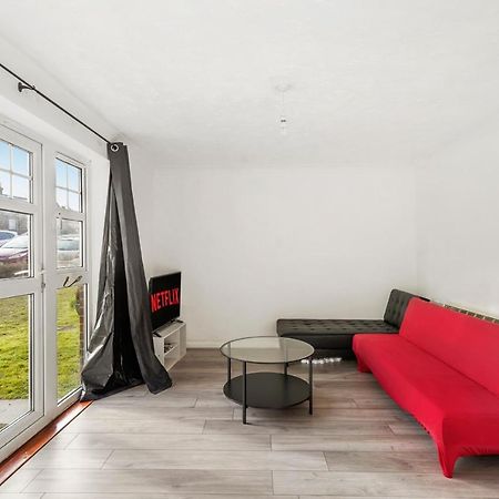 Cozy Luton Town Centre Retreat Apartment Екстериор снимка