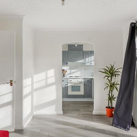 Cozy Luton Town Centre Retreat Apartment Екстериор снимка