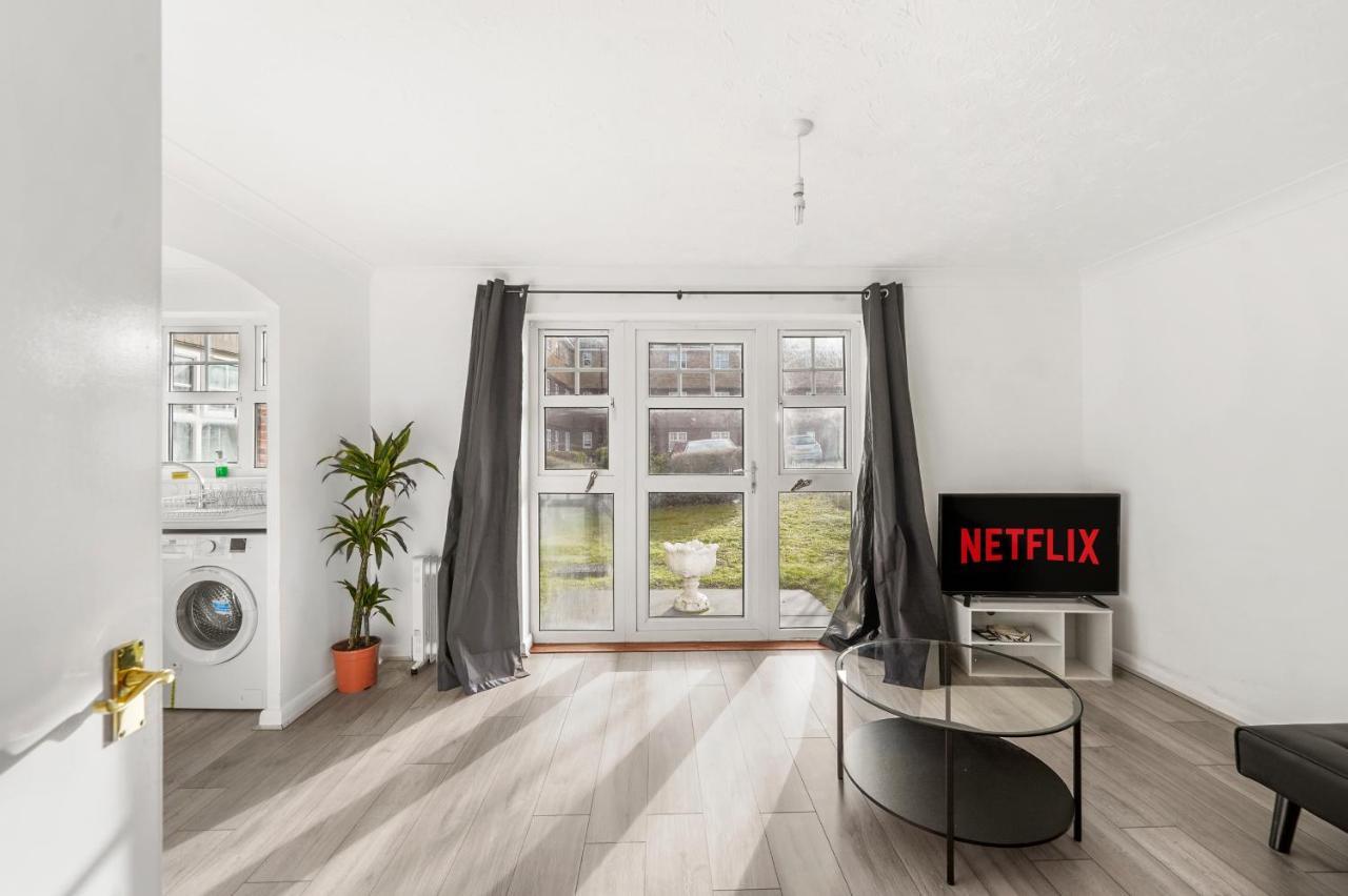 Cozy Luton Town Centre Retreat Apartment Екстериор снимка