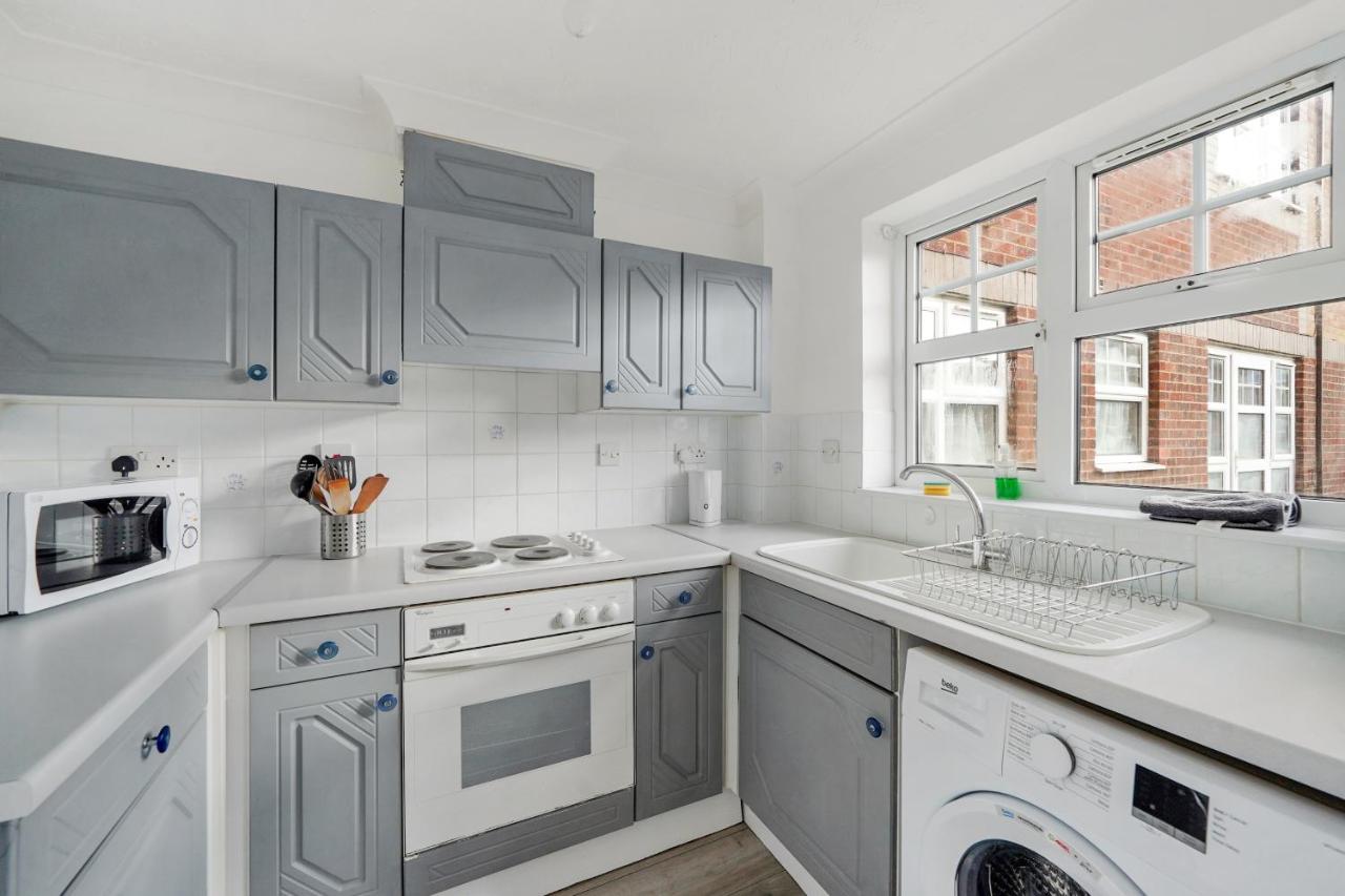 Cozy Luton Town Centre Retreat Apartment Екстериор снимка