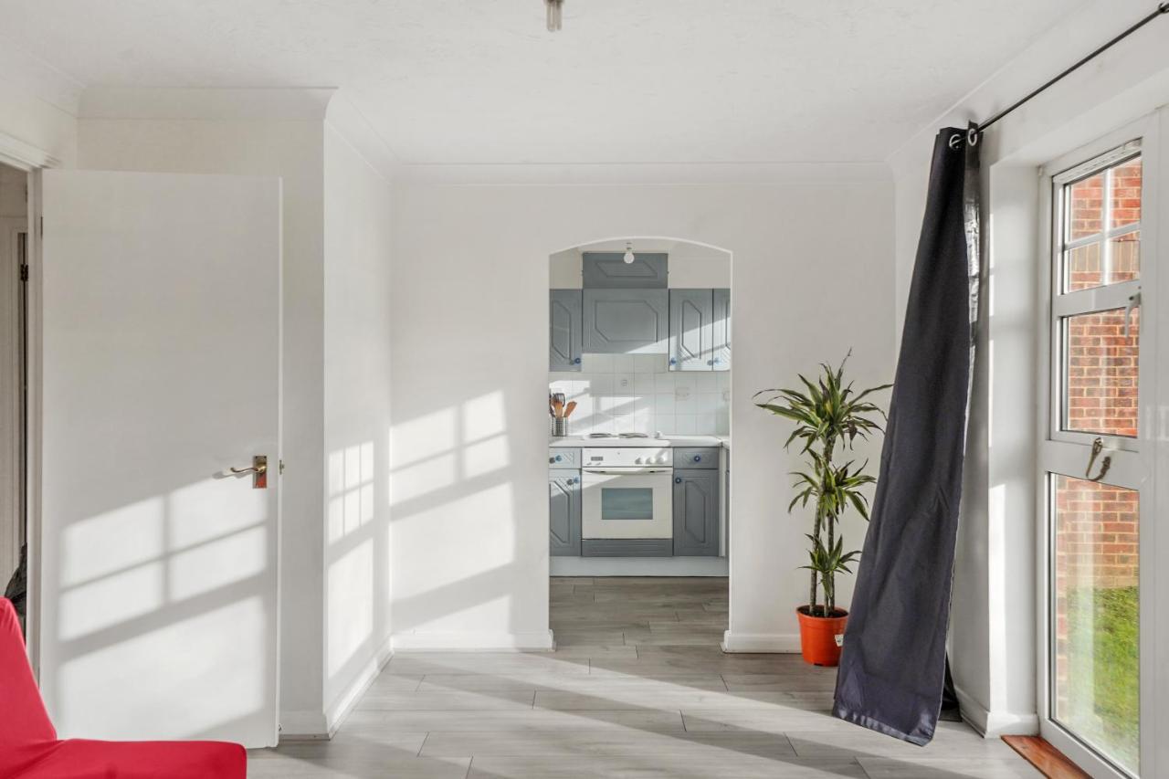 Cozy Luton Town Centre Retreat Apartment Екстериор снимка